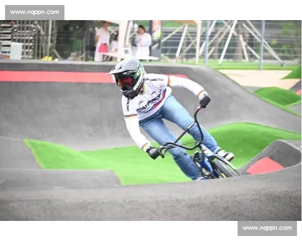 城市极限激情碰撞年度滑板巅峰对决盛典启幕青春热血燃动全城荣耀之战