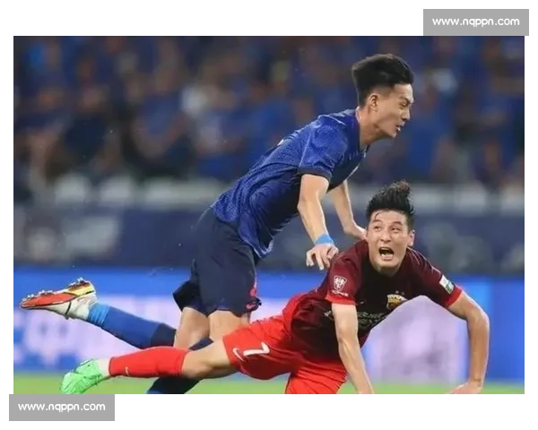 最新赛事精彩回顾：冠军争夺战激烈对决引发全场热议 - 副本 (3)